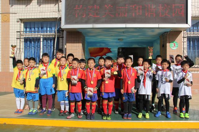 西班牙媒体人：VAR常常找借口否决皇马进球
